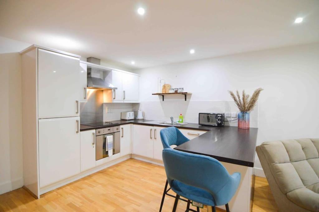 Cosy, Centrally Located Studio With Gated Parking! Лафборо Экстерьер фото