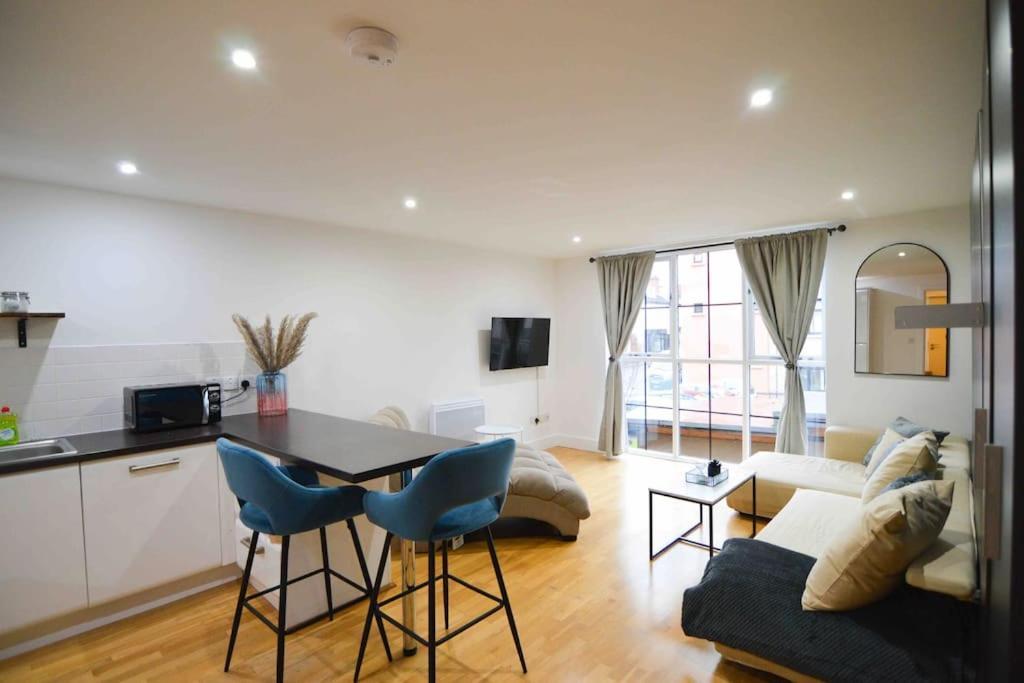 Cosy, Centrally Located Studio With Gated Parking! Лафборо Экстерьер фото